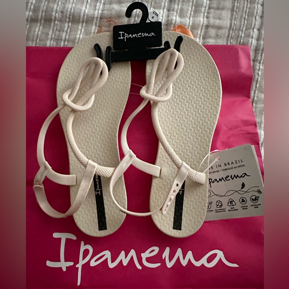 NWT Ipanema sandals